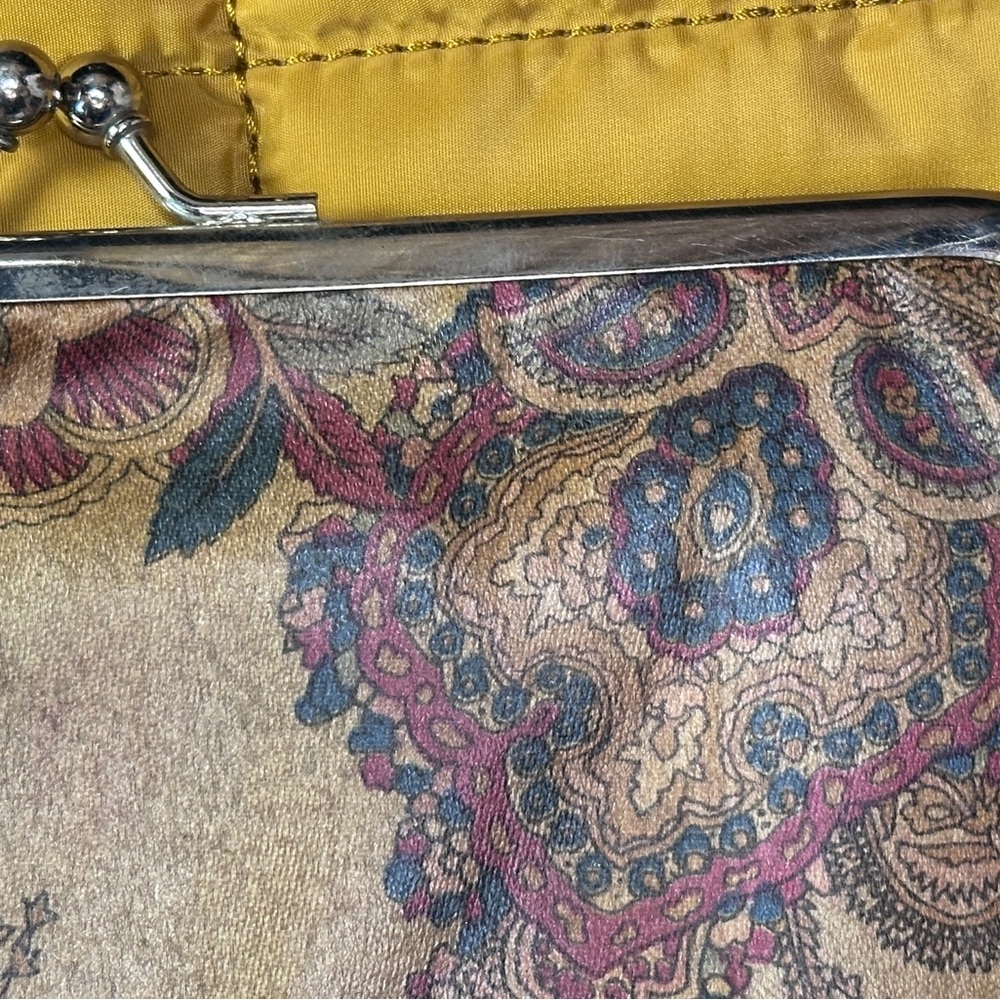 Floral Print Women's Kiss lock Clutch - Picture 3 of 10